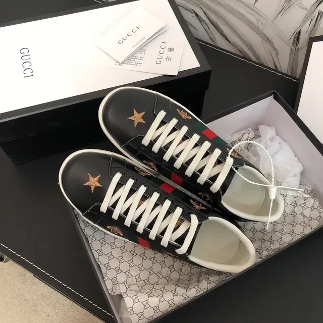 Gucci Ace أحذية رياضية سوداء جلدية مطرزة نحلة ونجم نمط حياة 6