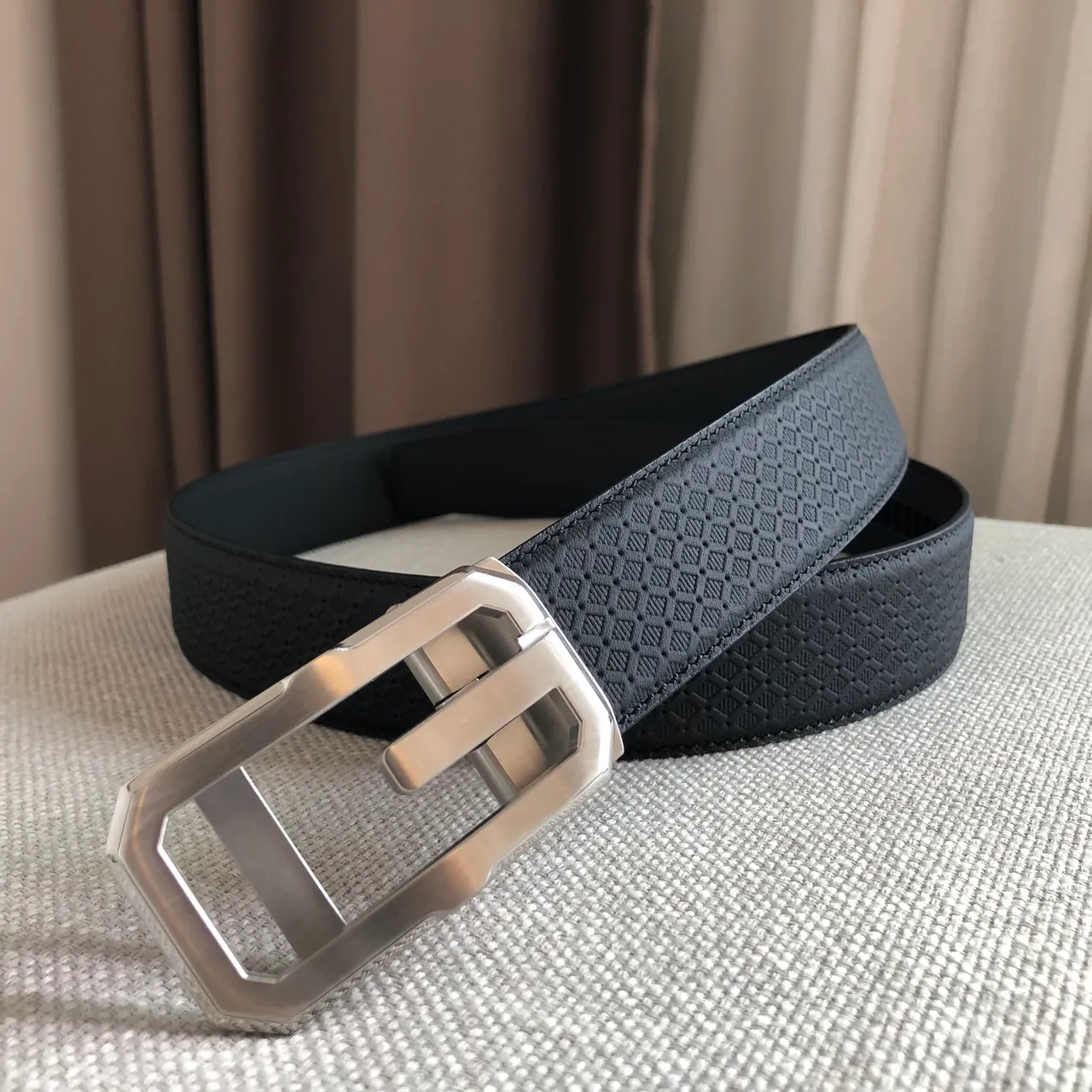 Gucci Automatic Sliding Buckle Belt Black Silver Perforated Diamond-Pattern Leather Belt 4
