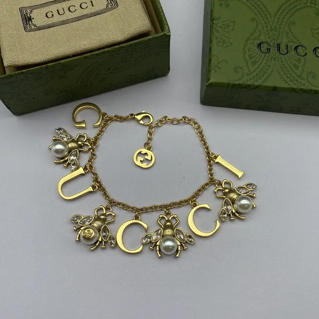 Gucci Bee and GUCCI Letter Charm Gold-Tone Necklace 6