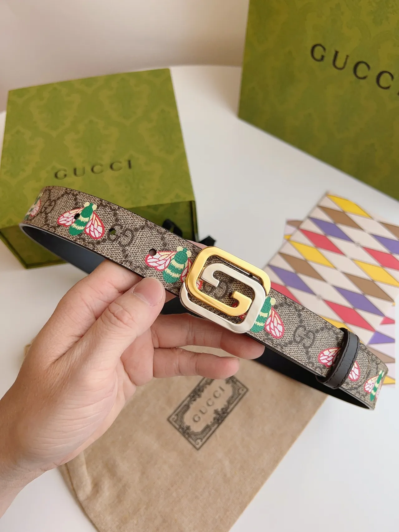 Gucci Beige et Noir GG Monogram Canvas avec motif d'abeille brodé cuir 3