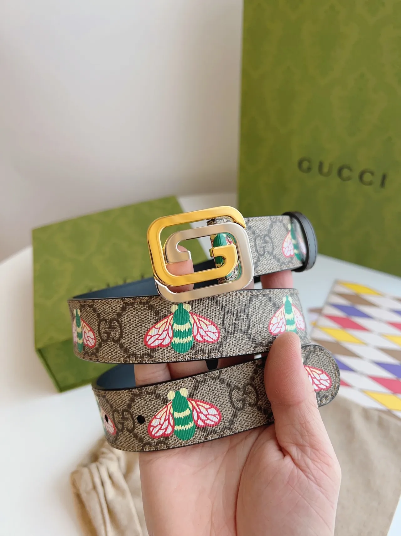 Gucci Beige et Noir GG Monogram Canvas avec motif d'abeille brodé cuir 4
