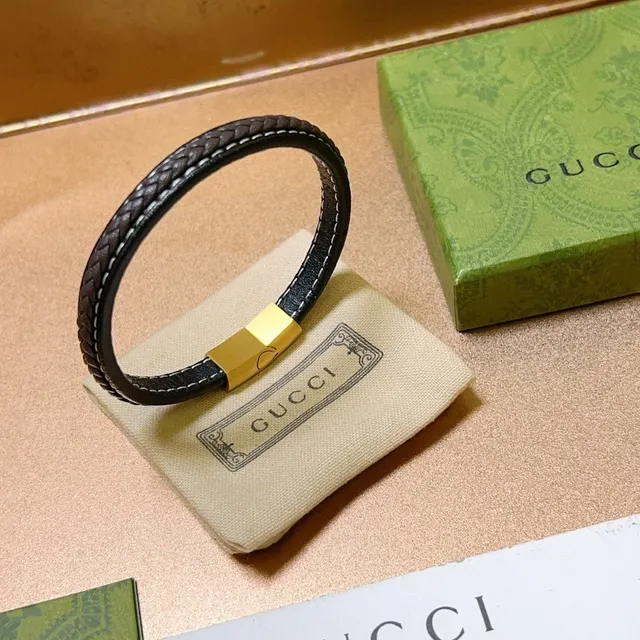 Gucci Bracelet en Cuir Tressé Noir et Or avec Fermoir Magnétique 3