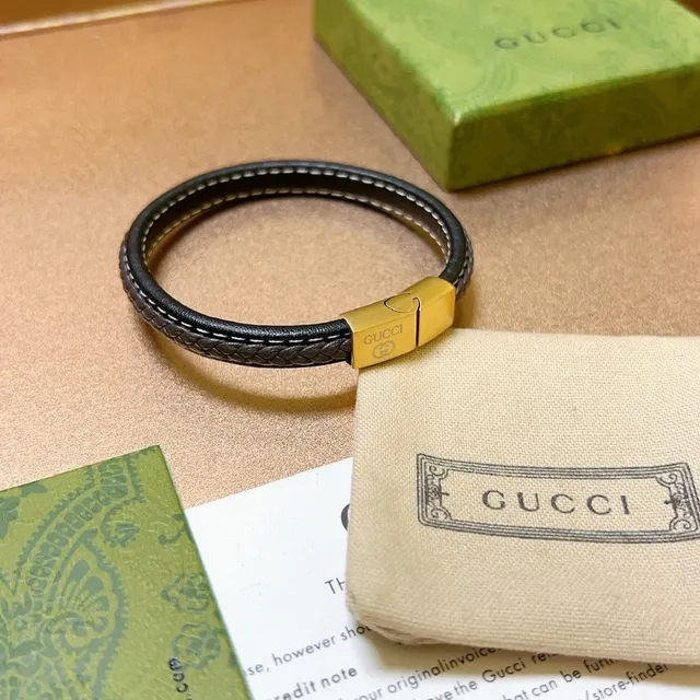 Gucci Bracelet en Cuir Tressé Noir et Or avec Fermoir Magnétique 4
