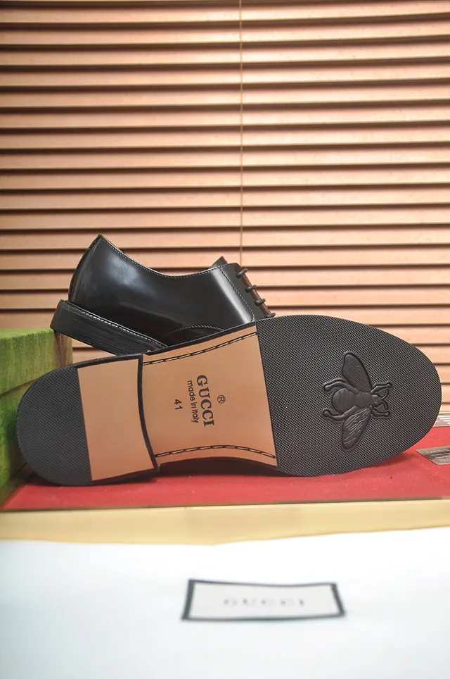 Gucci Sapatos Oxford Preto Verde Brilhante Couro Patent-like Bico de Tapa 3