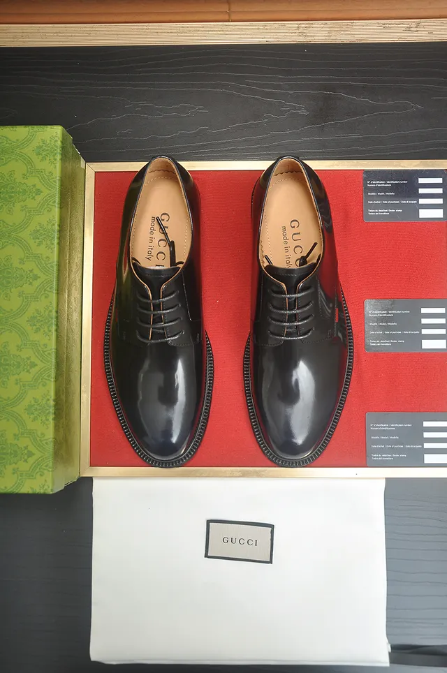 Gucci Sapatos Oxford Preto Verde Brilhante Couro Patent-like Bico de Tapa 5