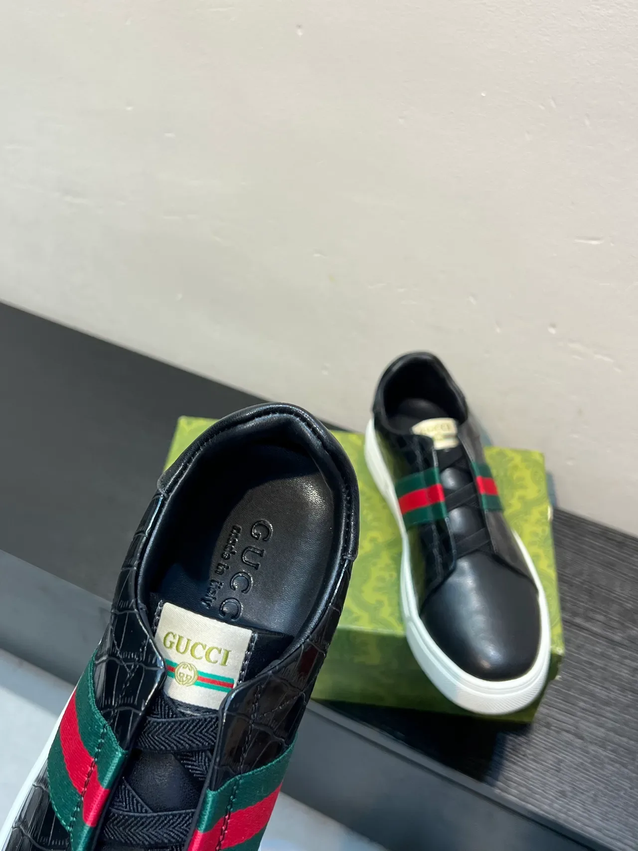 Gucci Black Green Slip-On Croc-Embossed Leather Lifestyle Sneakers 7