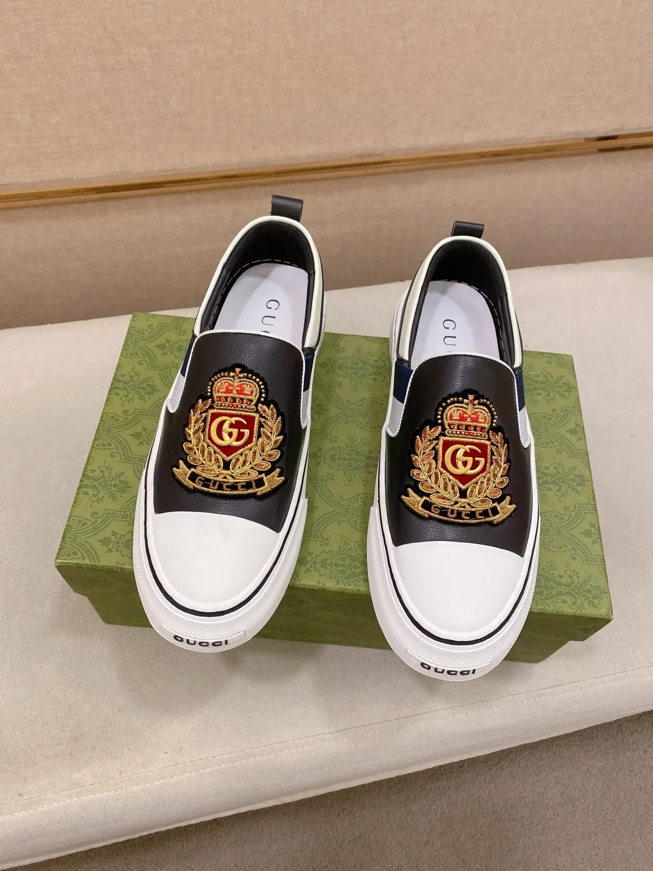 Gucci Black White Embroidered Crest Slip-On Construction Lifestyle Sneakers 2