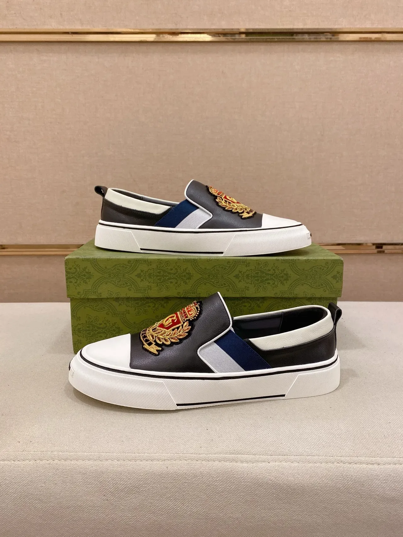 Gucci Black White Embroidered Crest Slip-On Construction Lifestyle Sneakers 3