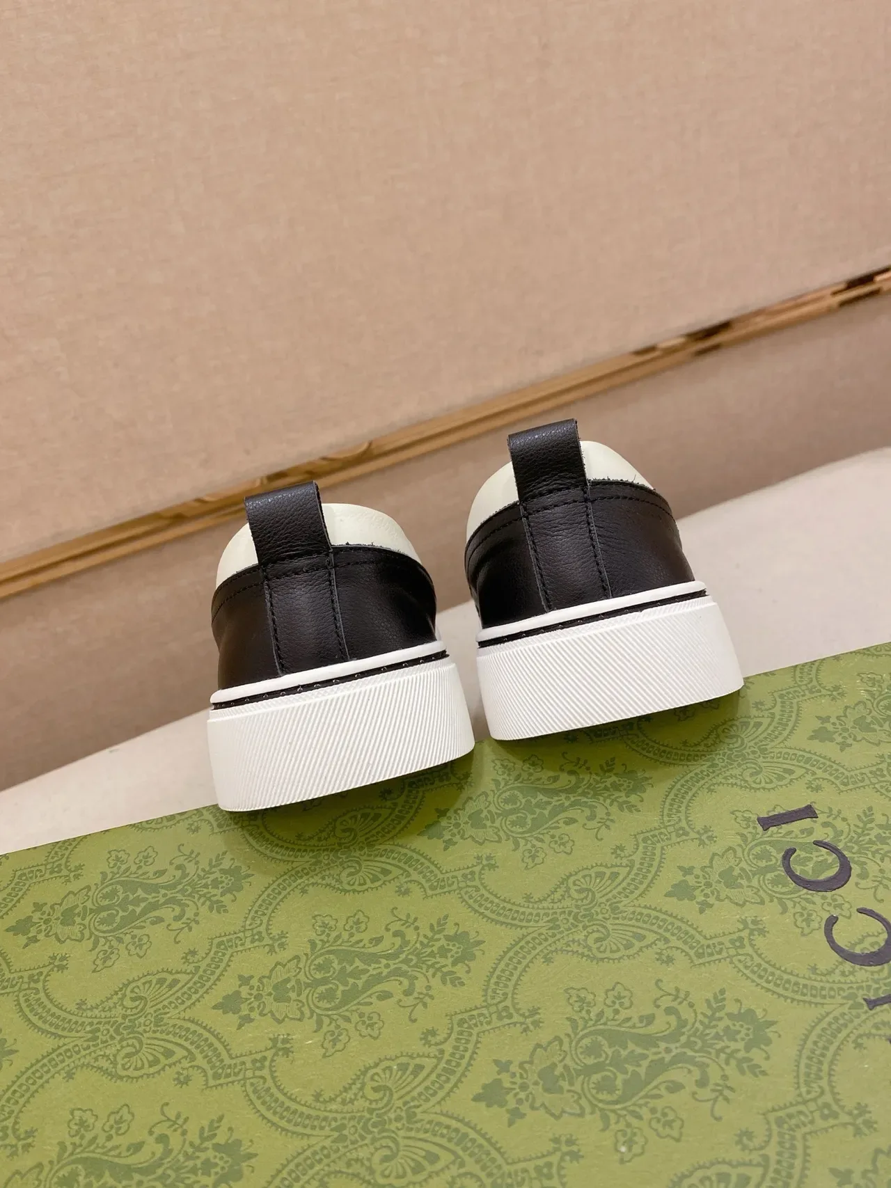 Gucci Black White Embroidered Crest Slip-On Construction Lifestyle Sneakers 5