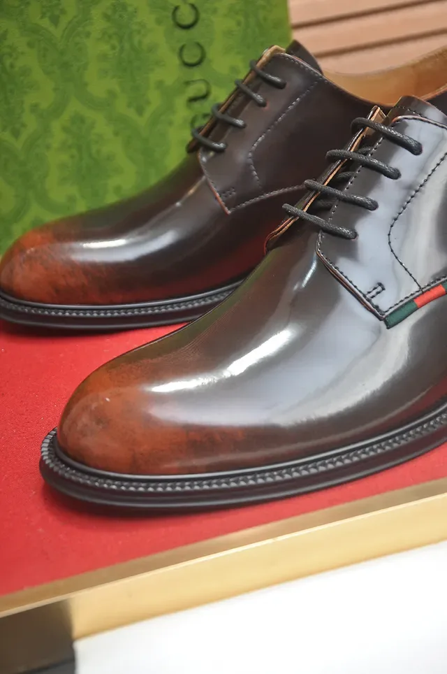 Gucci Chaussures Oxford Cuir Poli Marron Noir Bout de Cap 2