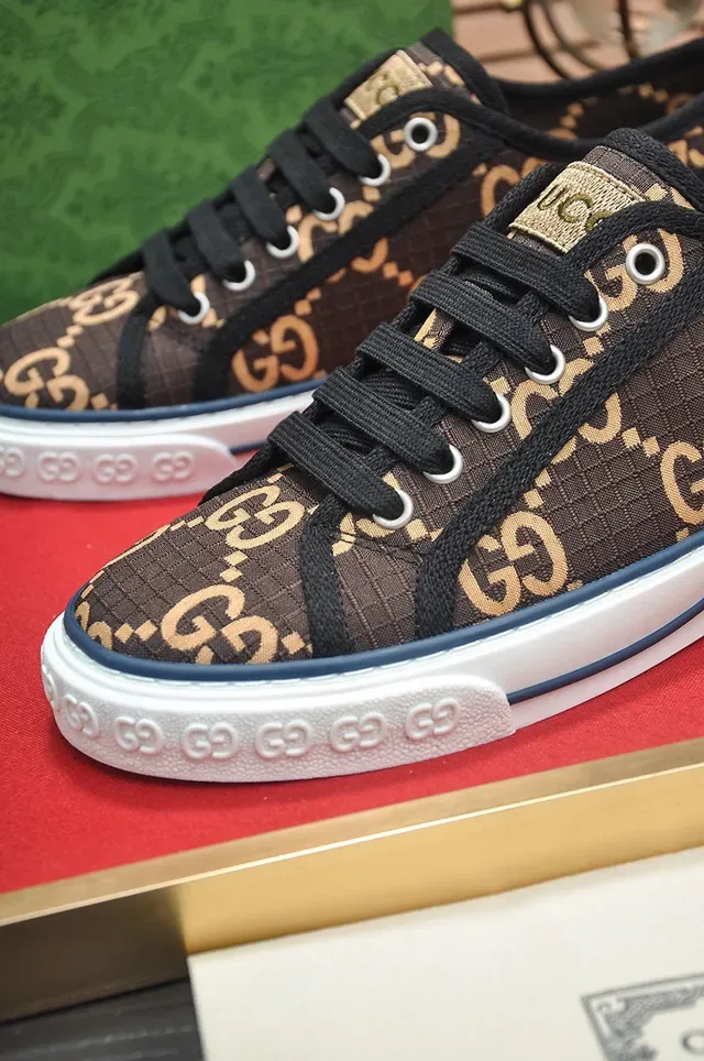 Gucci Tênis Lifestyle Marrom Branco GG Monogram Lona Costura Navy 8