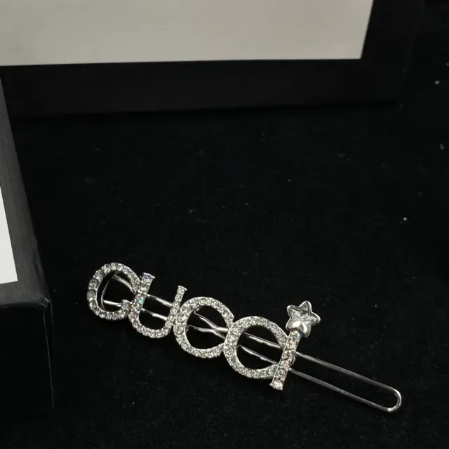 Gucci Broche Clip Cheveux Logo Étoile Cristal 2