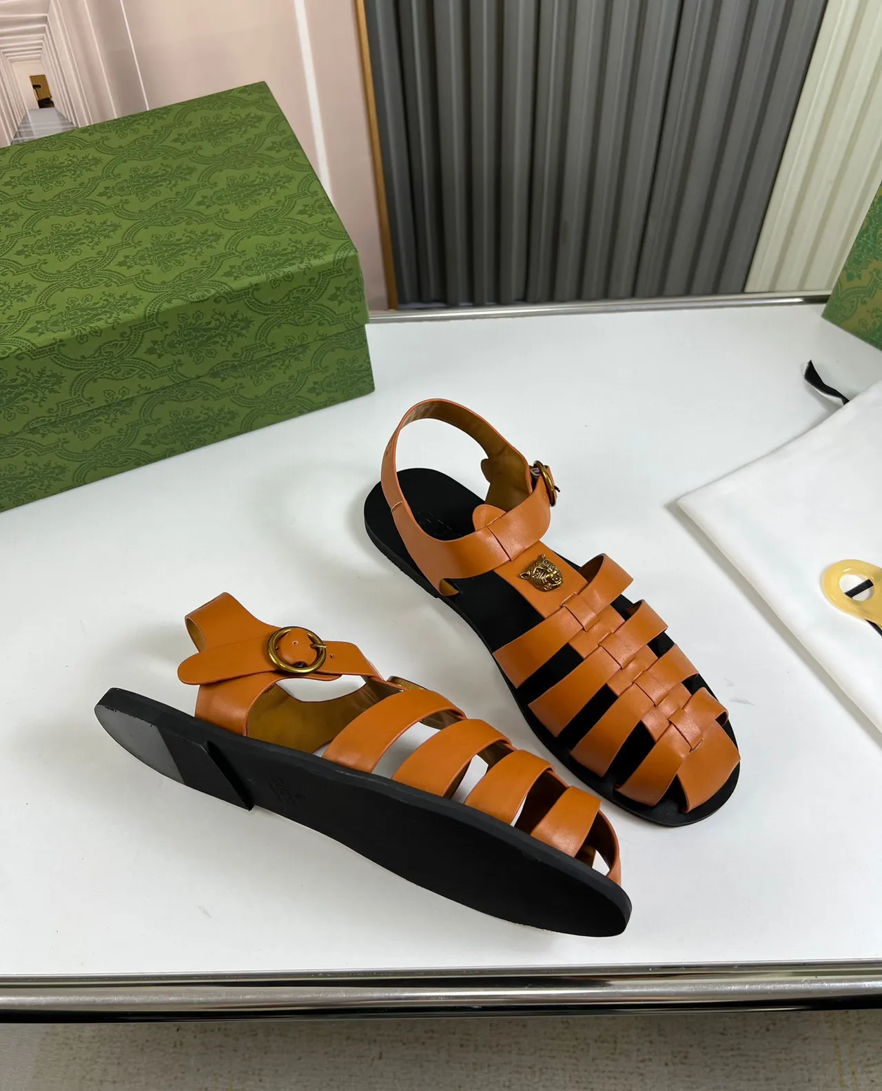 Gucci Dionysus Gladiator Sandal Sandale gladiateur orange noir multi-sangle médaillon tête de lion sandales gladiatrices 4