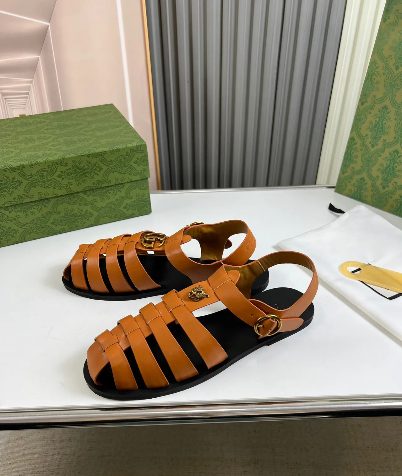 Gucci Dionysus Gladiator Sandal Sandale gladiateur orange noir multi-sangle médaillon tête de lion sandales gladiatrices 8