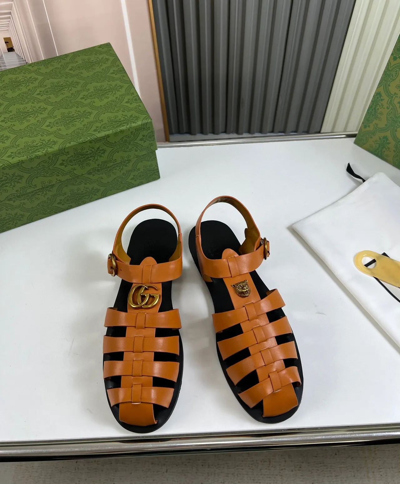Gucci Dionysus Gladiator Sandal Sandale gladiateur orange noir multi-sangle médaillon tête de lion sandales gladiatrices 9