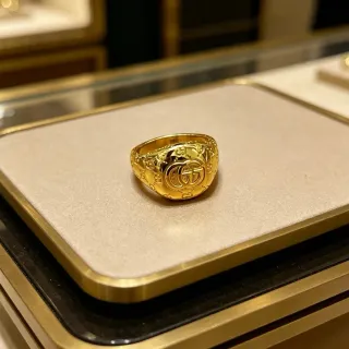 Gucci Double G Signet Gold Ornate Monogram Band Ring