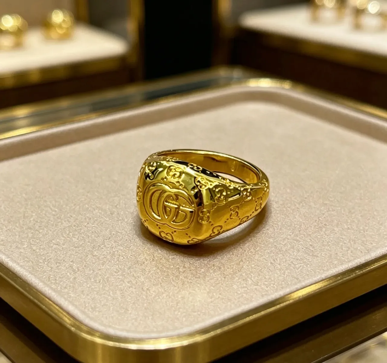 Gucci Double G Signet Gold Ornate Monogram Band Ring 6