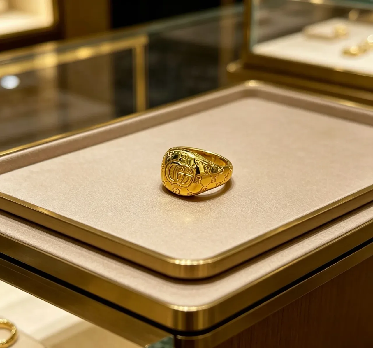 Gucci Double G Signet Gold Ornate Monogram Band Ring 9