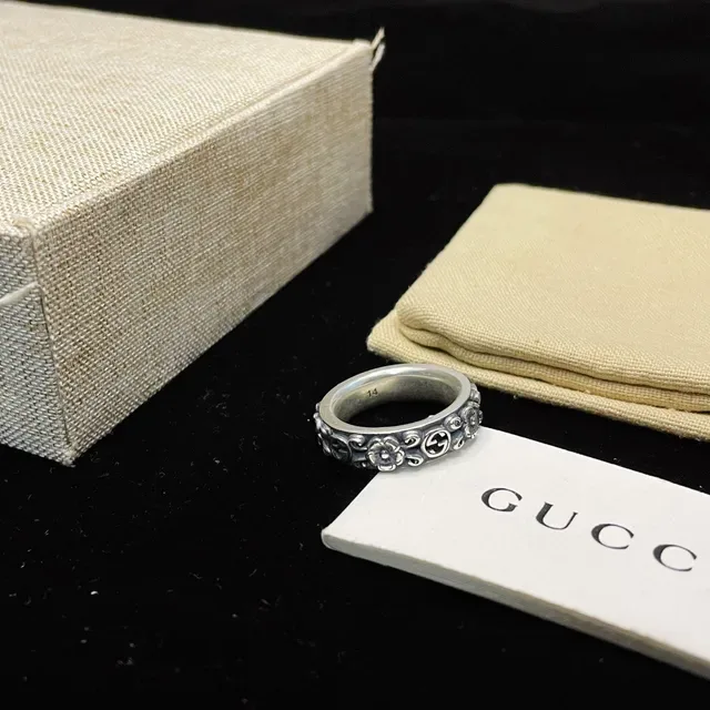 Gucci Floral and Interlocking G Oxidized Silver Ring 2