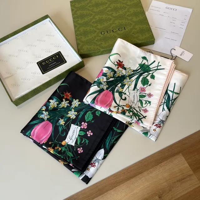 Gucci Ilustração Botânica Floral Lenço de Seda 8