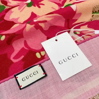 Gucci 花卉印花粉色丝绸围巾