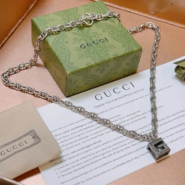 Gucci G-Link Silver Interlocking Chain Toggle Clasp Necklace 3
