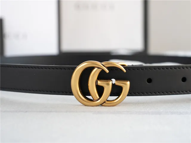 Gucci GG Marmont Black Gold Interlocking G Buckle Ceinture en cuir lisse 6