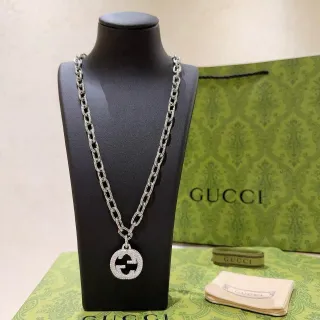 Gucci GG Marmont قلادة سلسلة كريستال إكليل بلون فضي