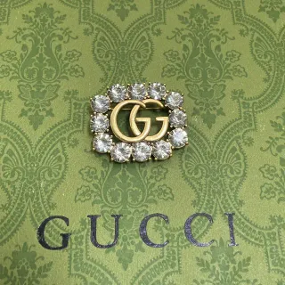 Gucci GG Marmont Broche con cristales incrustados en tono dorado