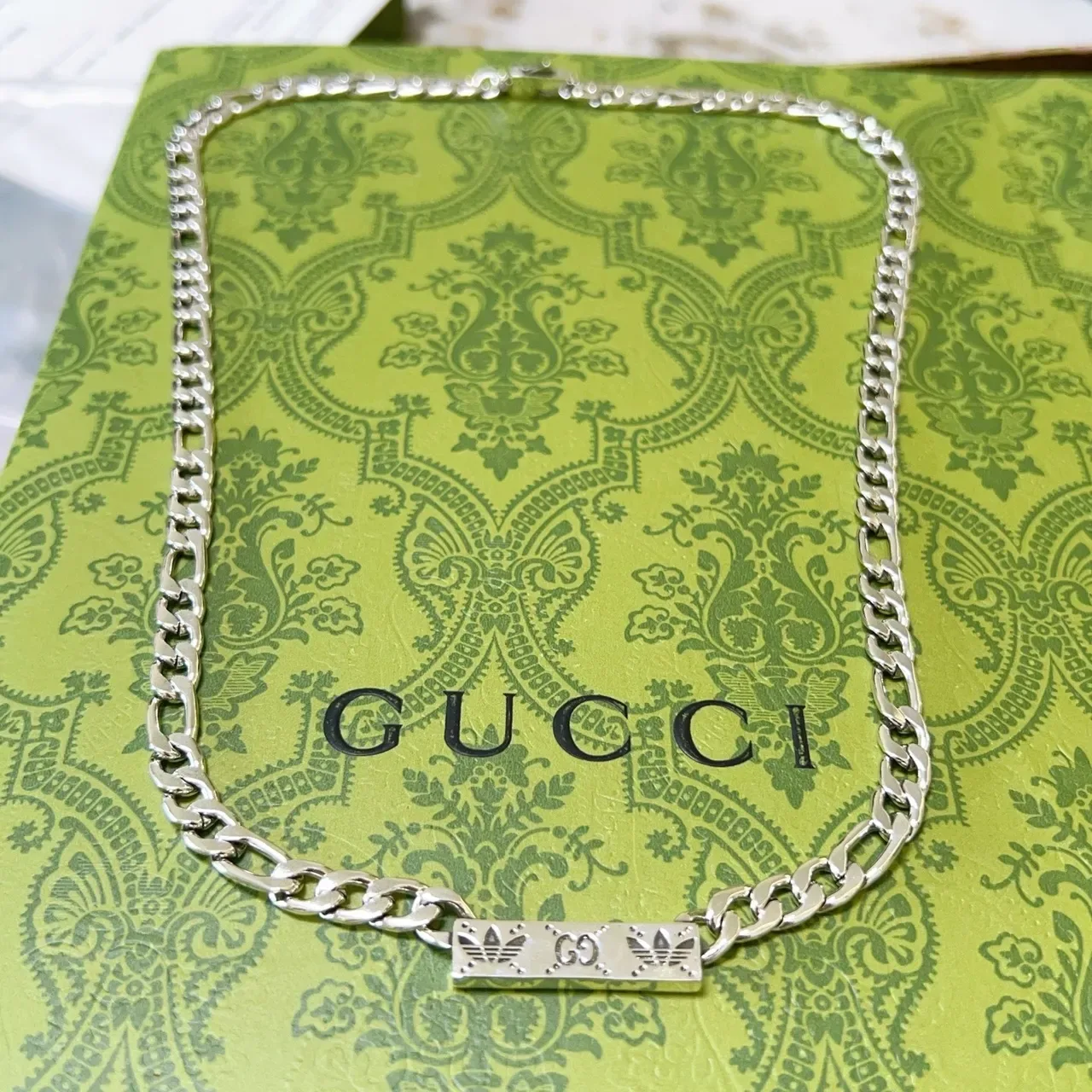 Gucci GG Marmont Silver Green Figaro Chain Logo Pendant Necklace 4