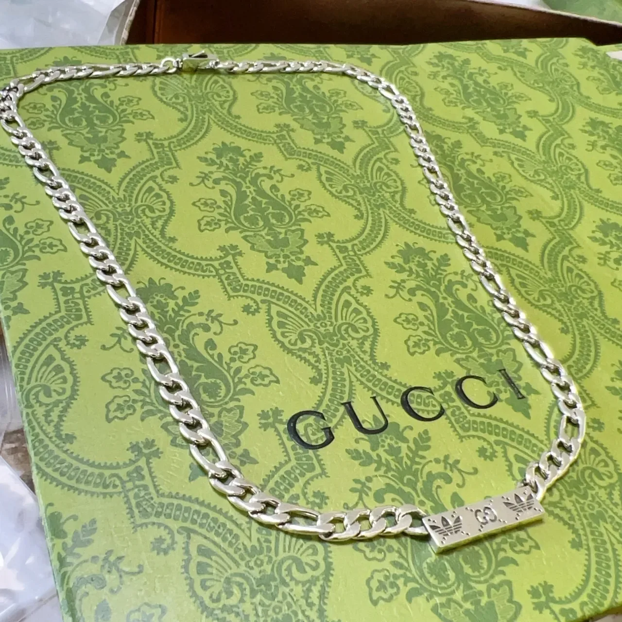 Gucci GG Marmont Silver Green Figaro Chain Logo Pendant Necklace 9