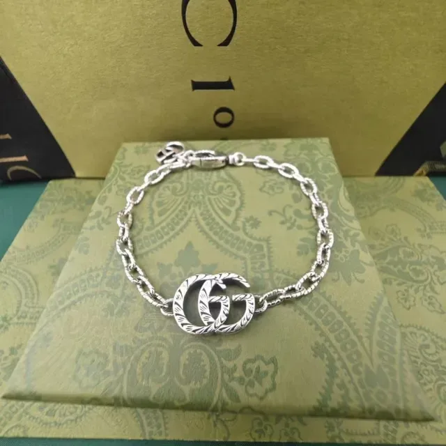 Gucci GG Marmont Silver Interlocking Logo Charm Fine Link Chain Bracelet 3