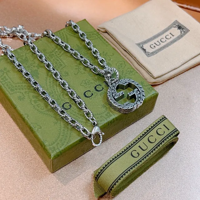 Gucci GG Marmont Silver Twisted Curb-Link Chain Engraved Interlocking G Pendant Necklace 2