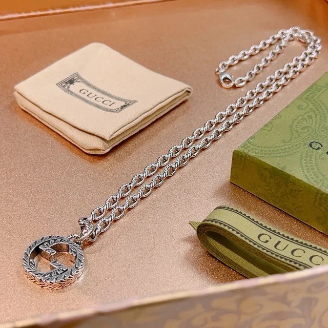 Gucci GG Marmont Silver Twisted Curb-Link Chain Engraved Interlocking G Pendant Necklace 4