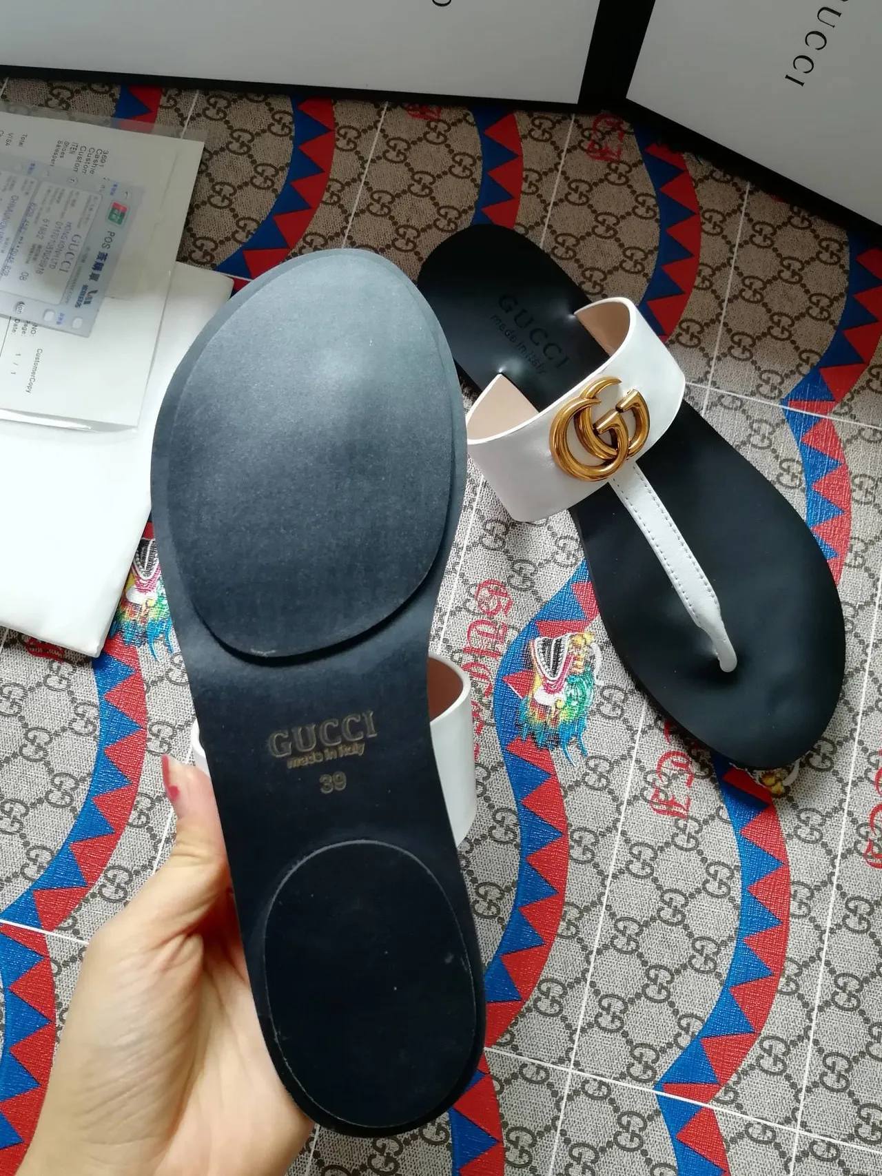 Gucci GG Marmont Sandales casuales Thong blanc et noir 5