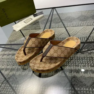 Gucci GG Monogram कैनवास भूरा चमड़ा पट्टा चप्पल