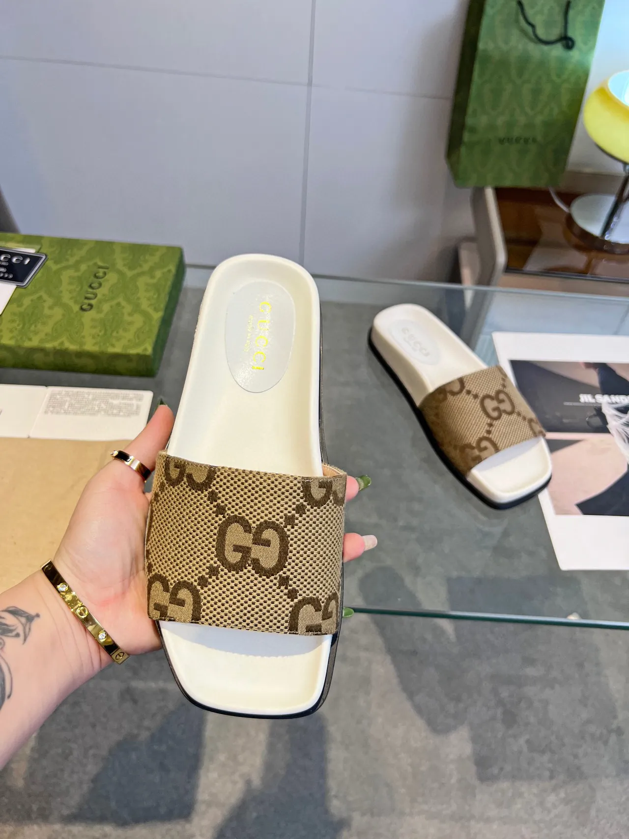Gucci GG Monogram 帆布带白色拖鞋 2