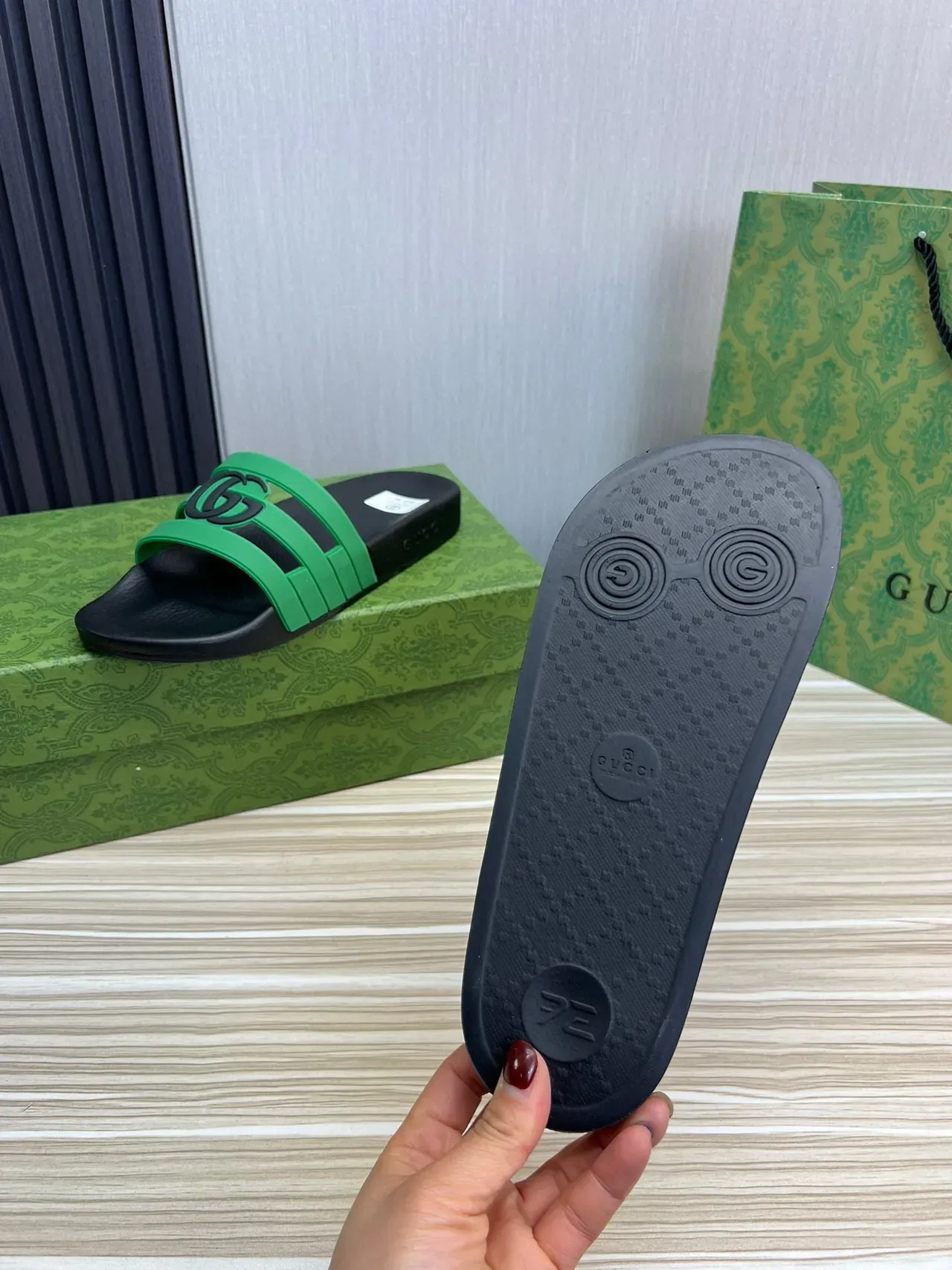 Gucci GG Slide Noir et Vert à Double Sangle 2