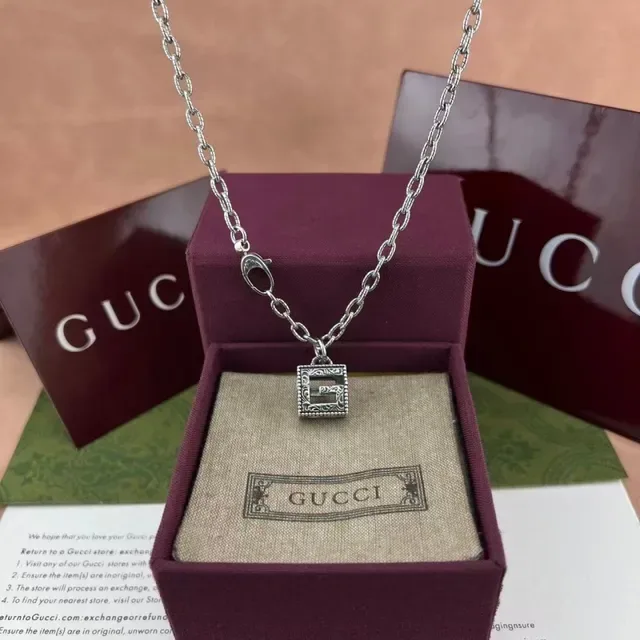 Gucci Colar Corrente de Ouro Pingente em Forma de Livro 4