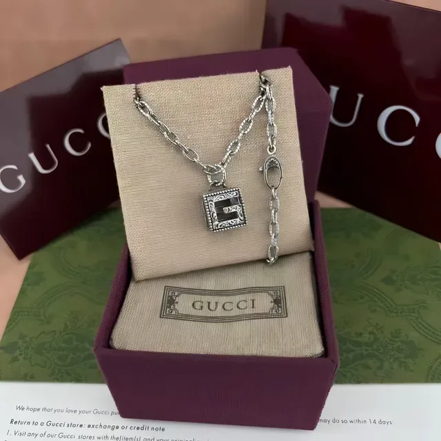 Gucci Colar Corrente de Ouro Pingente em Forma de Livro 6