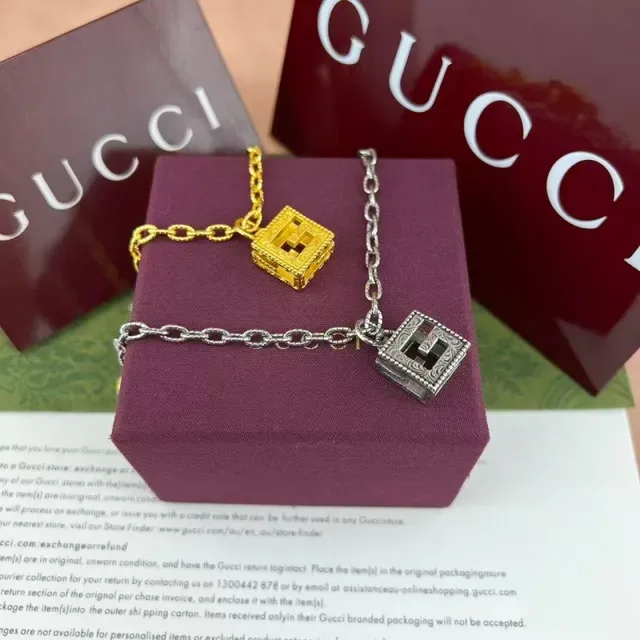 Gucci Colar Corrente de Ouro Pingente em Forma de Livro 7