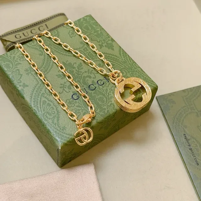 Gucci सلسلة ذهبية interlocking double-g تعليقة قلادة 3