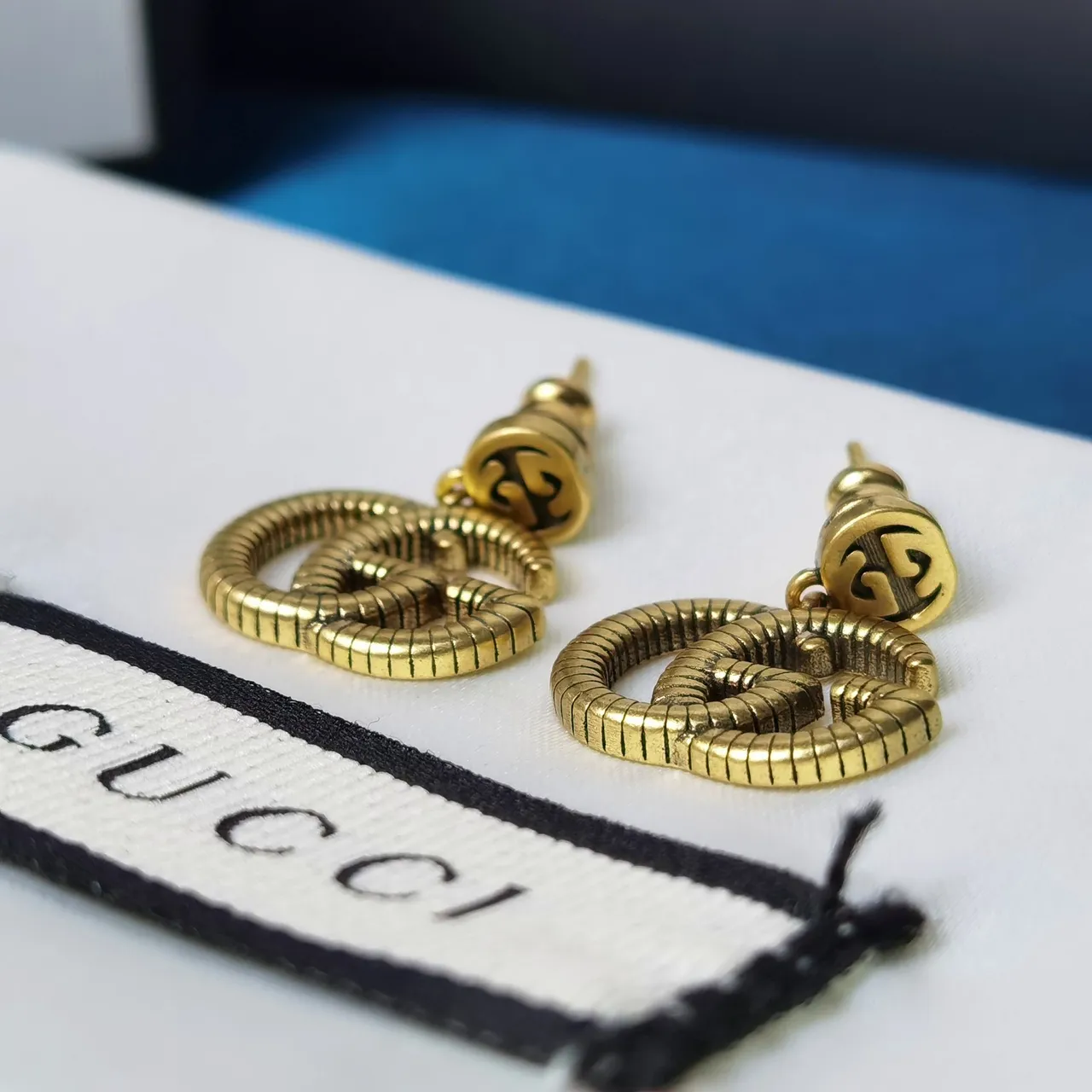 Gucci Gold Interlocking G Logo Ribbed Texture Earrings 8
