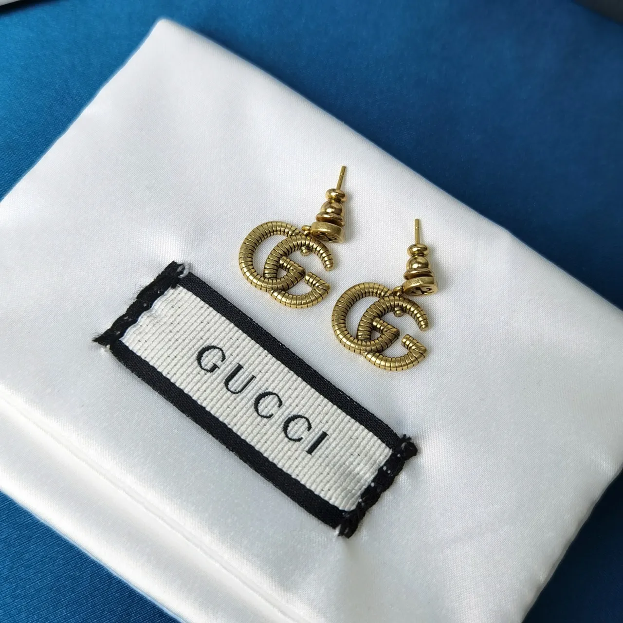 Gucci Gold Interlocking G Logo Ribbed Texture Earrings 9