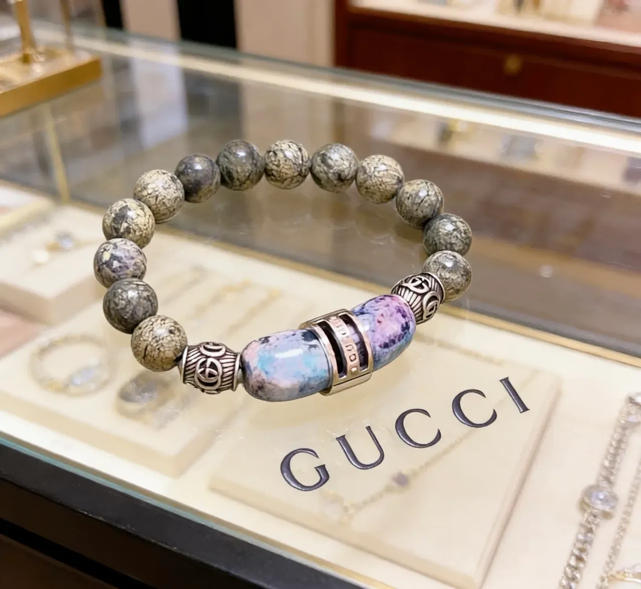 Gucci Bracelet Perles Vertes Bleues Elastiques Pierres Mottelees 3