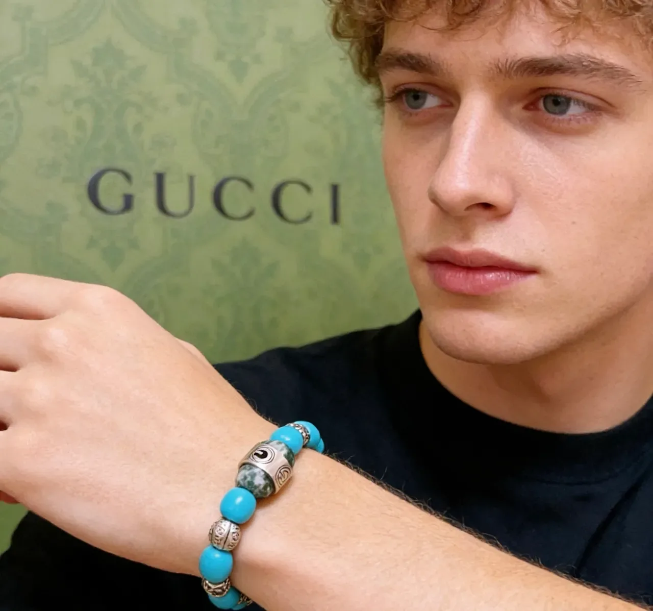 Gucci Bracelet Perles Vertes Bleues Elastiques Pierres Mottelees 4
