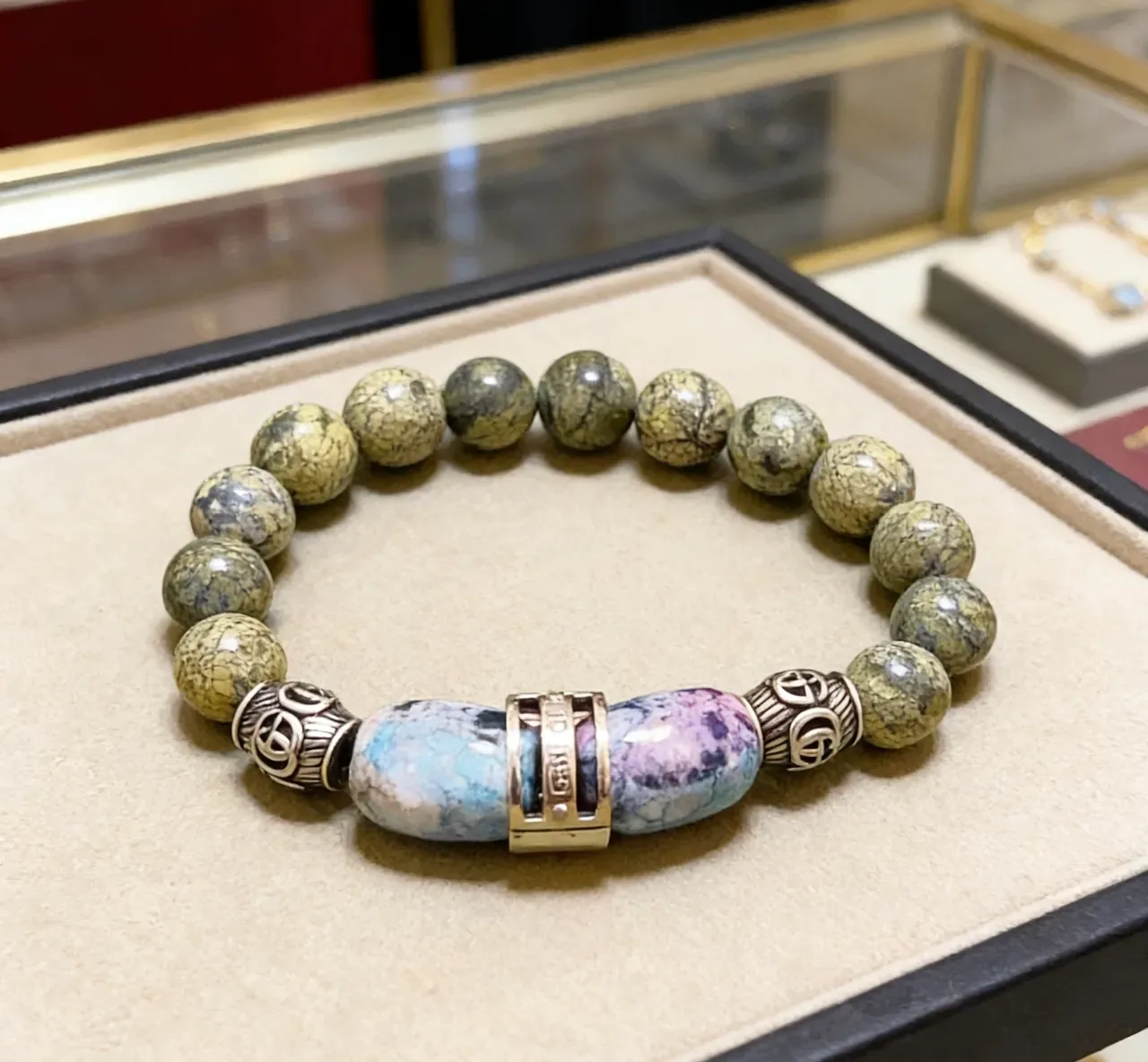Gucci Bracelet Perles Vertes Bleues Elastiques Pierres Mottelees 8