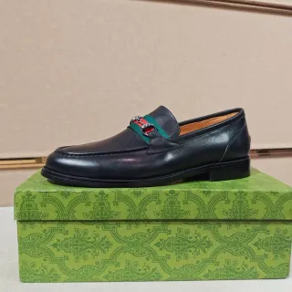 Gucci Horsebit 1955 काला चमड़ा वेब लोफर