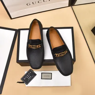 Gucci Horsebit 1955 काली चिकनी चमड़ी सोने की चेन लूफर