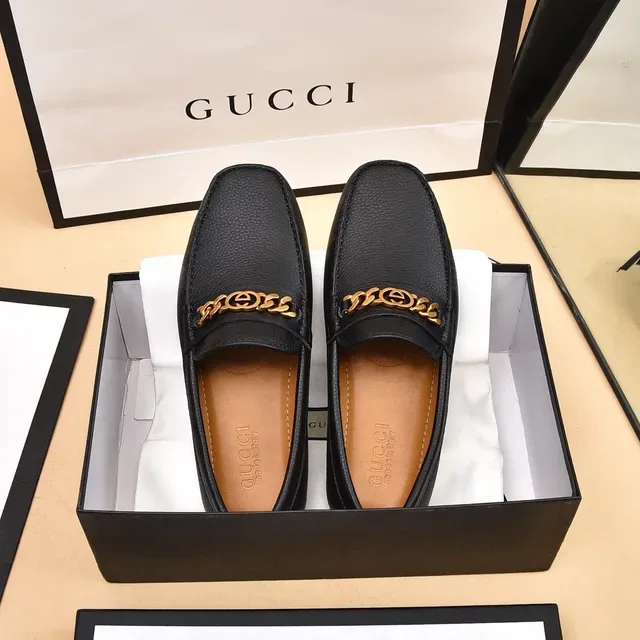 Gucci Horsebit 1955 Black Pebbled Leather Gold Chain Loafers 9